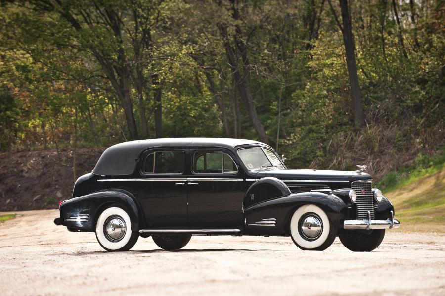  Cadillac V16 7-Passenger Formal Sedan by Fleetwood 1940 года  (фото 1 из 25)
